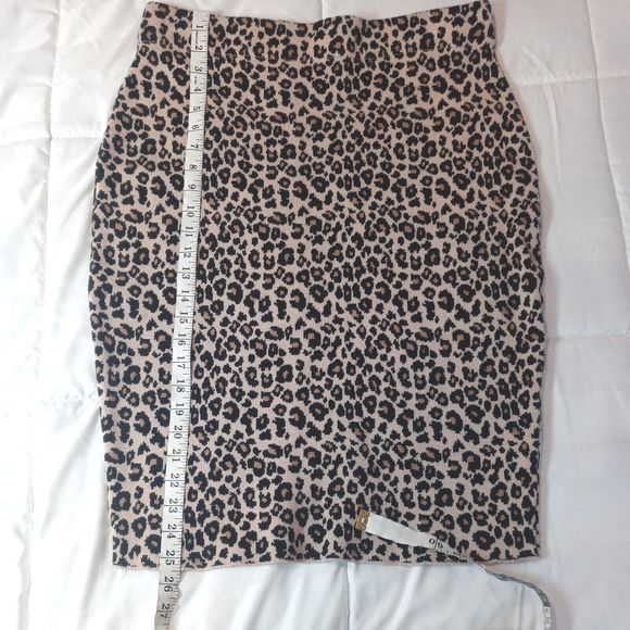 Palette Women's Knit Pencil Skirt Animal cheetah Print Size L Stretch Knit - Picture 2 of 5
